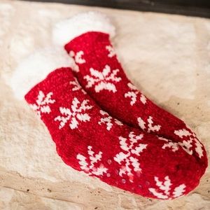 Fashion by Mirabeau Red Chenille Snowflake Thermal Slipper Socks